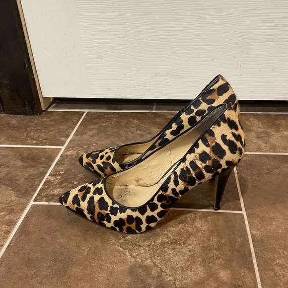Gianni Bini Leopard Calf Hair Pump Heels Size 8 - Picture 2 of 6